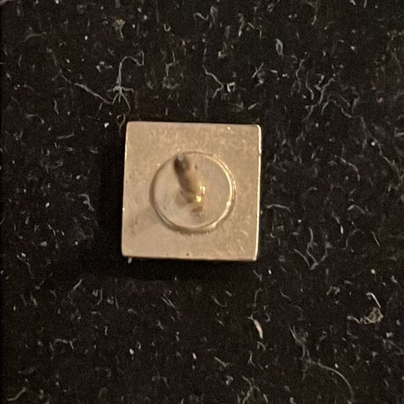 Vintage 0.5” Art Deco square gold tone striped hat lapel pin tack - Picture 6 of 10